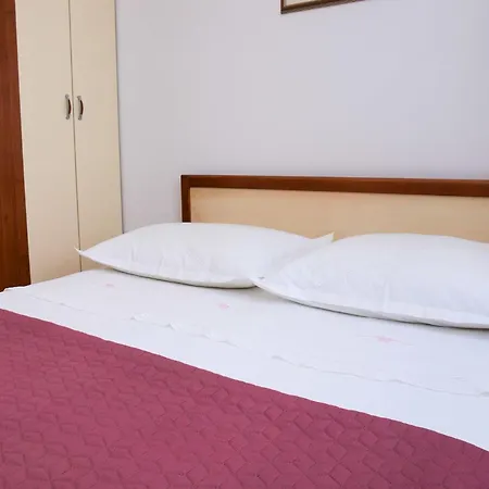 Apartment Jela - 50 M From