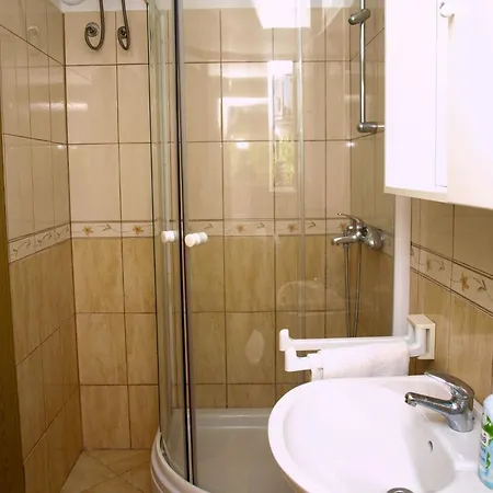 Jela - 50 M From Apartment *