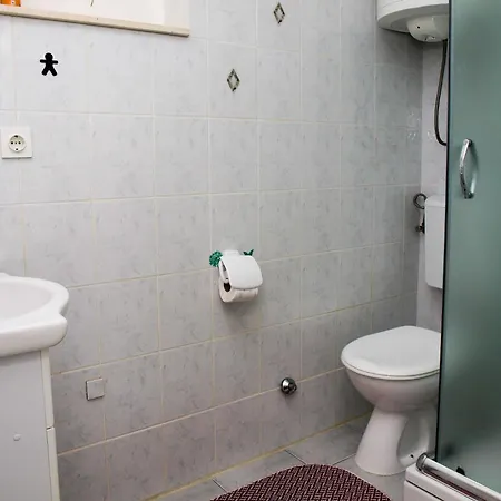 Apartment Jela - 50 M From Postira
