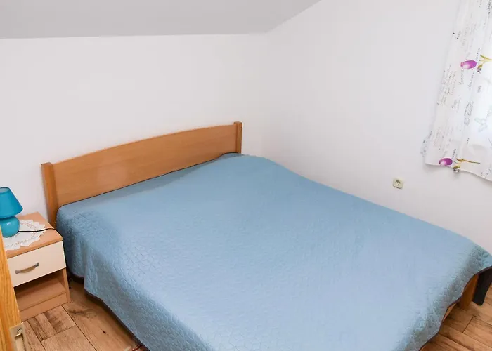 Apartment Jela Postira